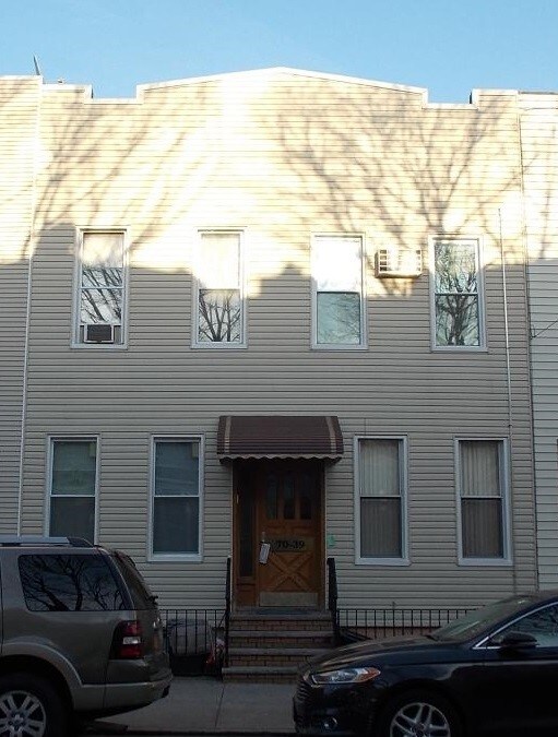 Foto principal - 67th Pl.