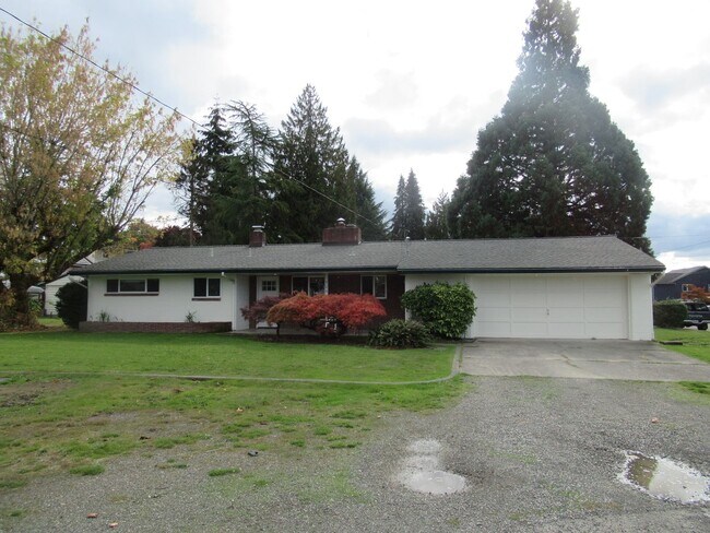 Building Photo - PENDING APPLICATION-Updated 2 bedroom 1 ba...