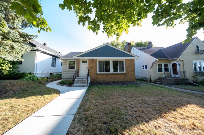 Foto del edificio - 2100 Randolph Ave