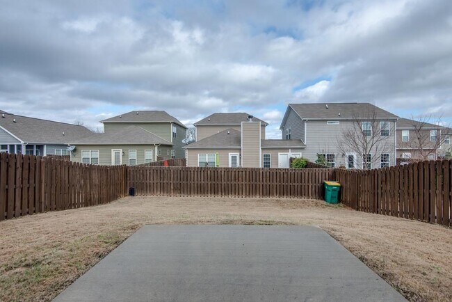 Building Photo - 1037 Hemlock Dr