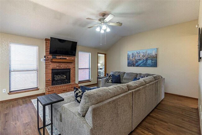Foto del edificio - 3704 Shannon Dr