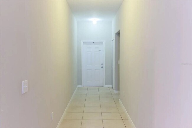 Building Photo - Charming 3 Bed, 2 Bath Home in Tranquil Ri...
