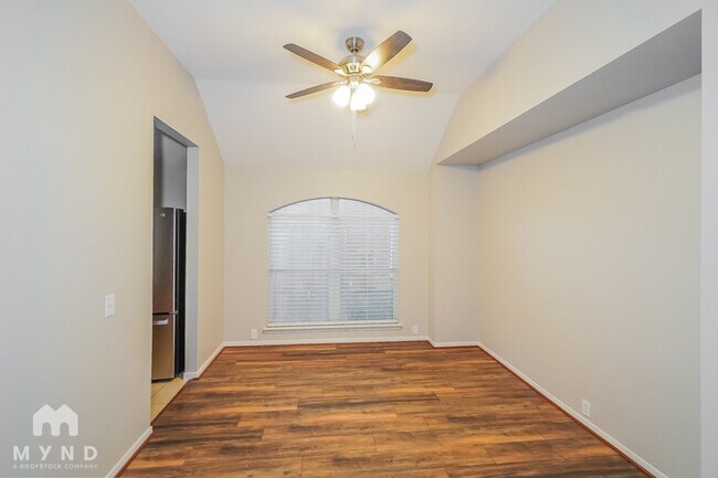 Building Photo - 818 Cypresswood Bend