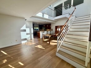 Building Photo - 2832 Ingleside Dr