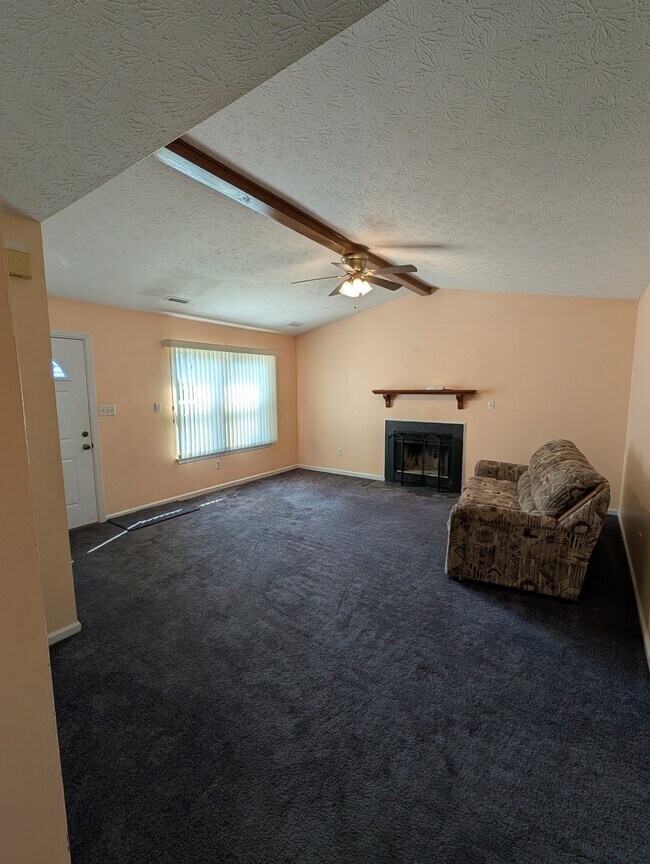 Foto del edificio - 693 Trails Ln