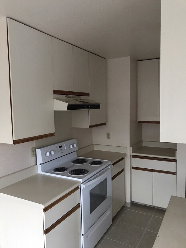 Building Photo - Partly Furnished 3 Bedroom 2 bath Attached...