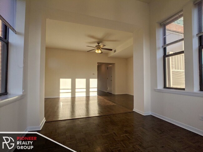 Foto del edificio - 2319 N Kedzie Blvd