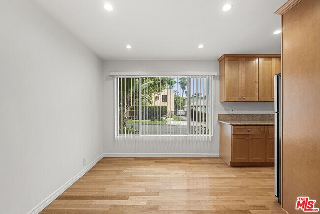 Foto del edificio - 1037 N La Jolla Ave
