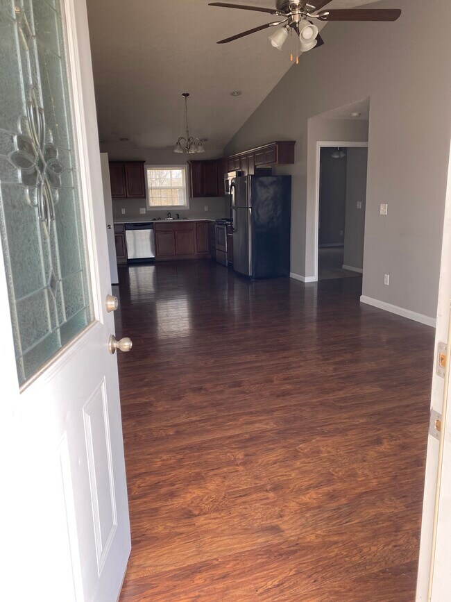 Building Photo - 2610 Colonial Dr