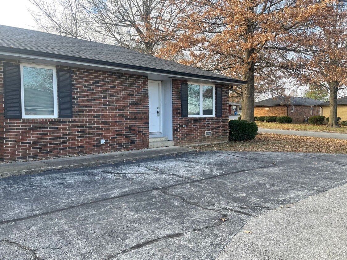 Primary Photo - 1052 S Lexington Ave