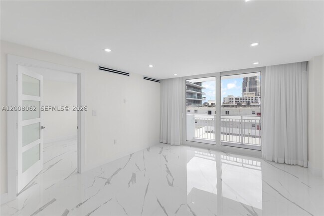 Foto del edificio - 345 Ocean 708