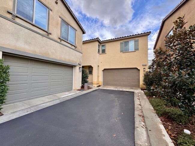 Building Photo - SOLAR INCLUDED! Stunning 3 Bedroom Home in...