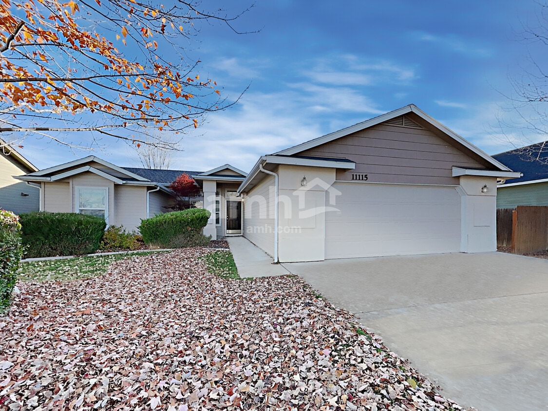 Primary Photo - 11115 W Rose Lake St