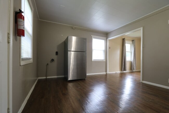 Foto del edificio - 2406-2406 Flint Hills Dr