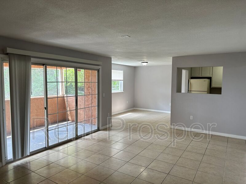 Foto principal - 4180 Versailles Dr