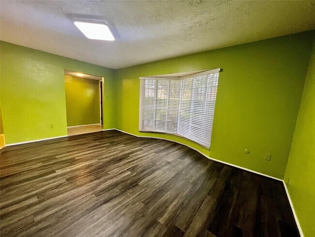 Foto del edificio - 7126 Crownwest St