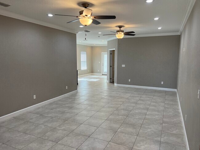 Foto del edificio - 60 Brenda Ln