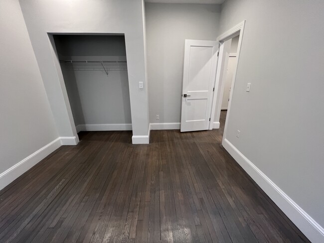 Building Photo - 132 Jersey St