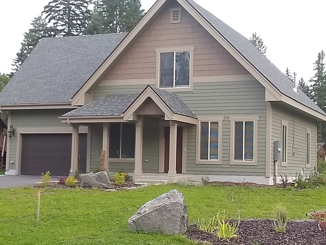 Primary Photo - 125 Emerald Dr
