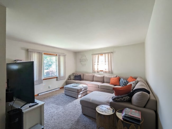 Building Photo - 7745 N Edgeworth Dr