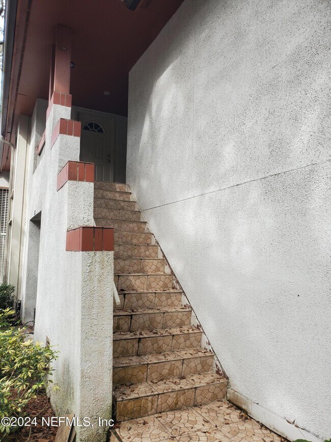 Building Photo - 2102 Wood Hill Dr
