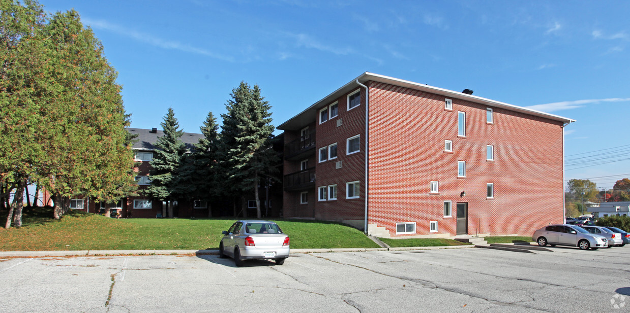 Building Photo - 98 Garden St E
