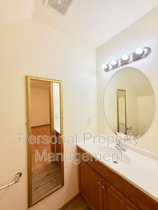 Foto del edificio - 5621 NE 64th Street