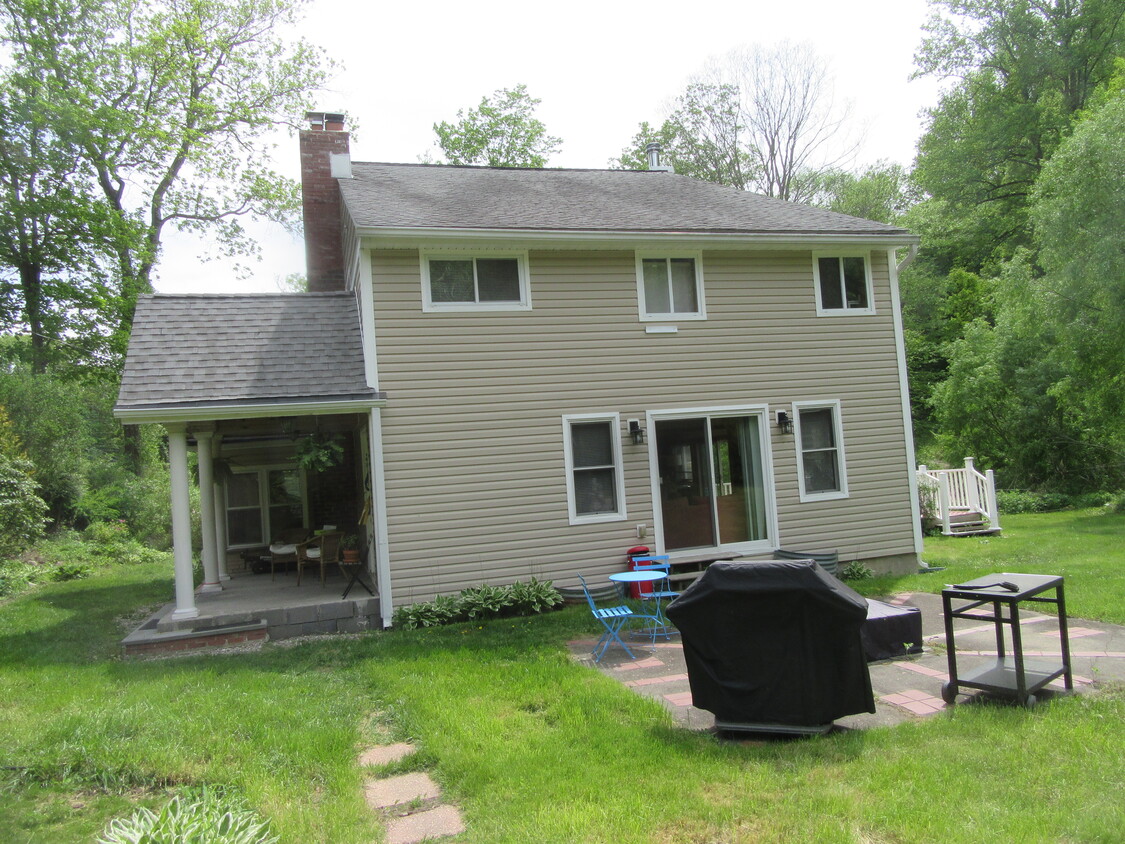 Foto principal - 1295 Peekskill Hollow Rd