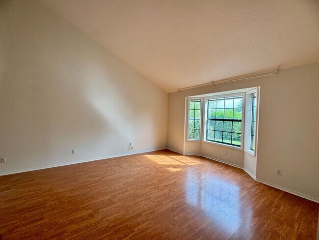 Foto del edificio - Adorable Home Available Now in Davis!