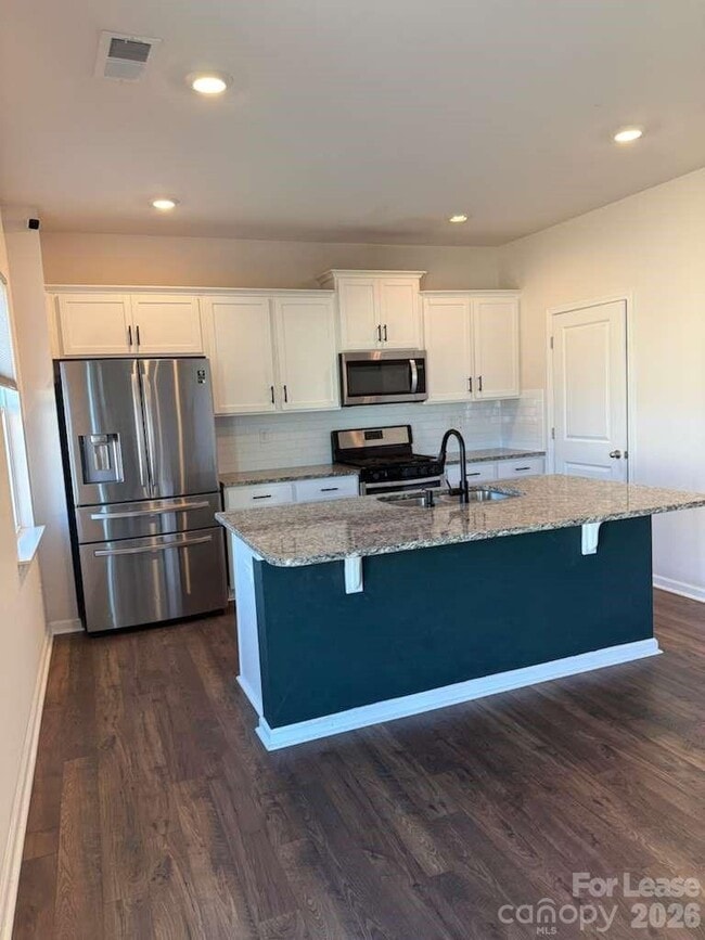 Building Photo - 106 Sierra Rd