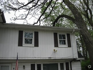 Building Photo - 2802 S Main St