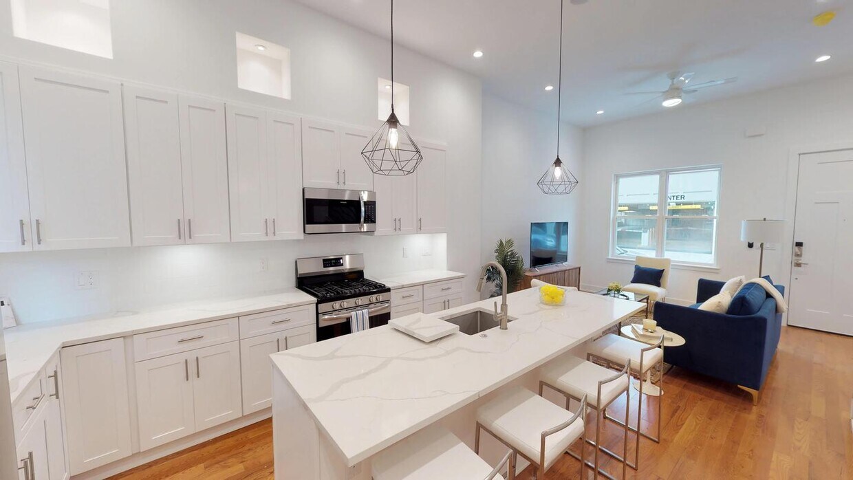 Eating Kitcken Living Room - 146 W Wildey St