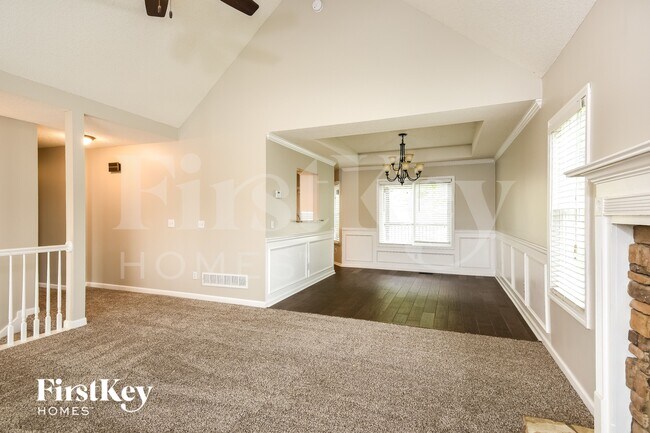 Foto del edificio - 1064 Whispering Woods Dr