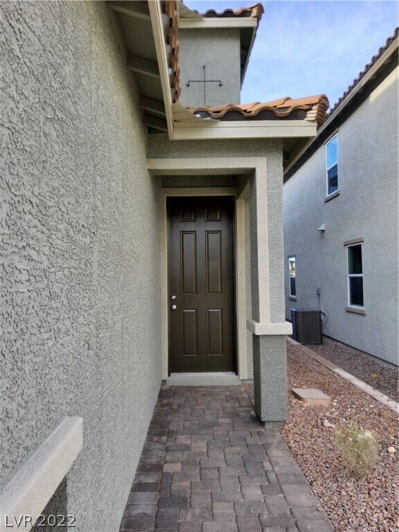 Building Photo - 9958 Cluny Ave