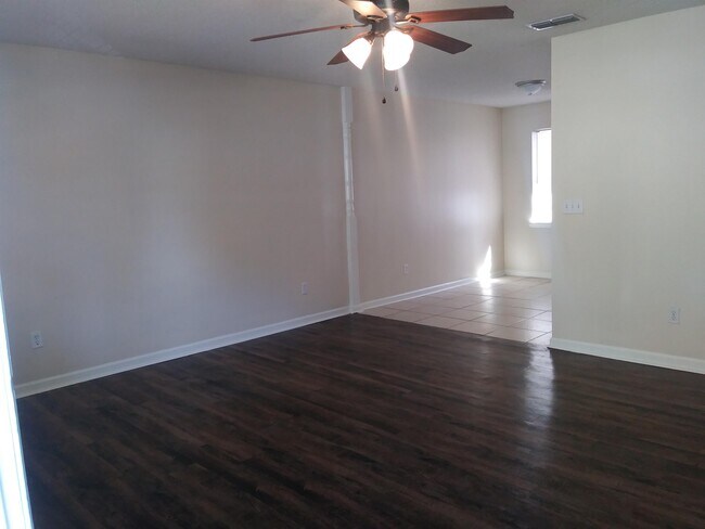 Building Photo - 1601 Coombs Dr