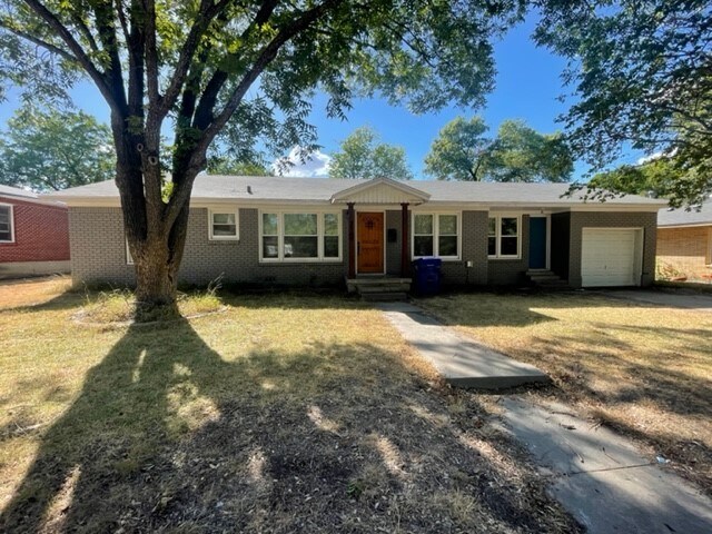 Primary Photo - 3909 Cobbs Dr