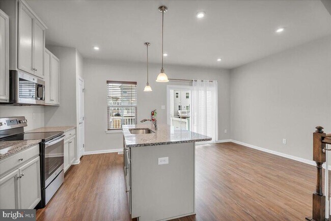 Building Photo - 2 Kohlmyer Dr