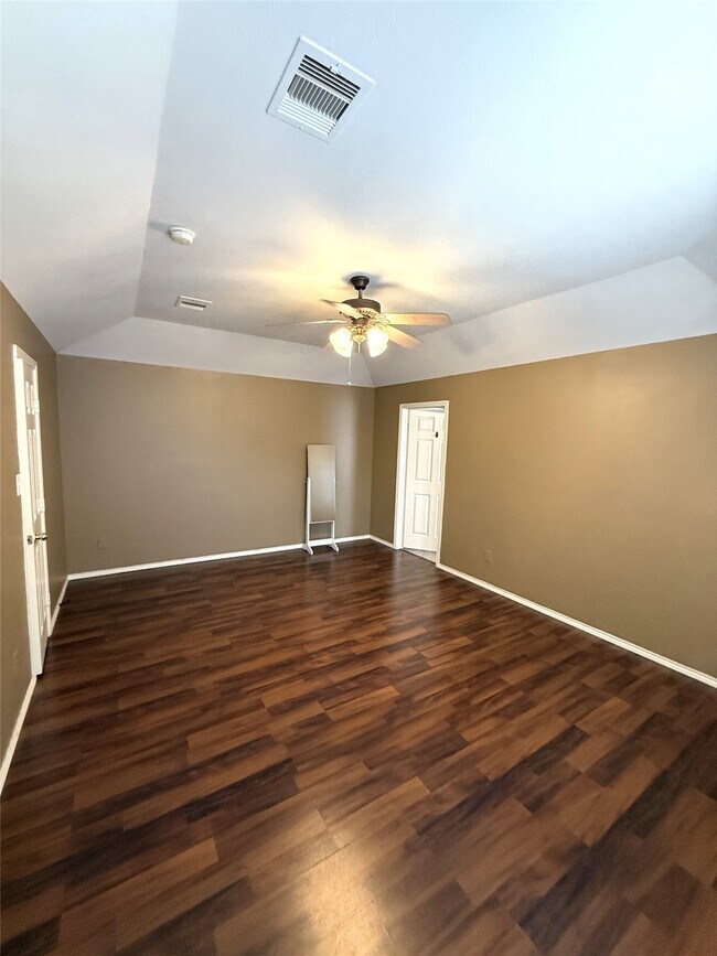 Foto del edificio - 3906 Eastland Lake Dr