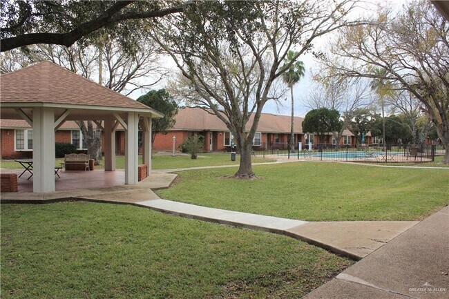 Building Photo - 301 E La Vista Ave