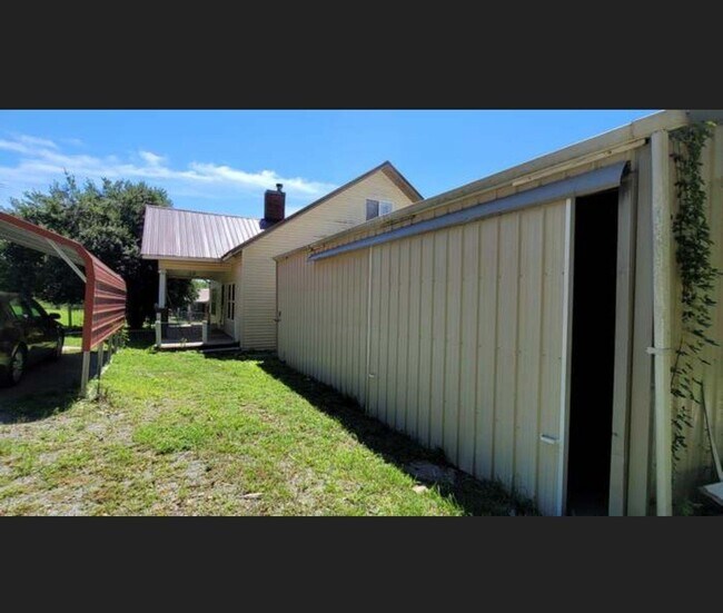 Building Photo - 627 Jennings Creek Hwy