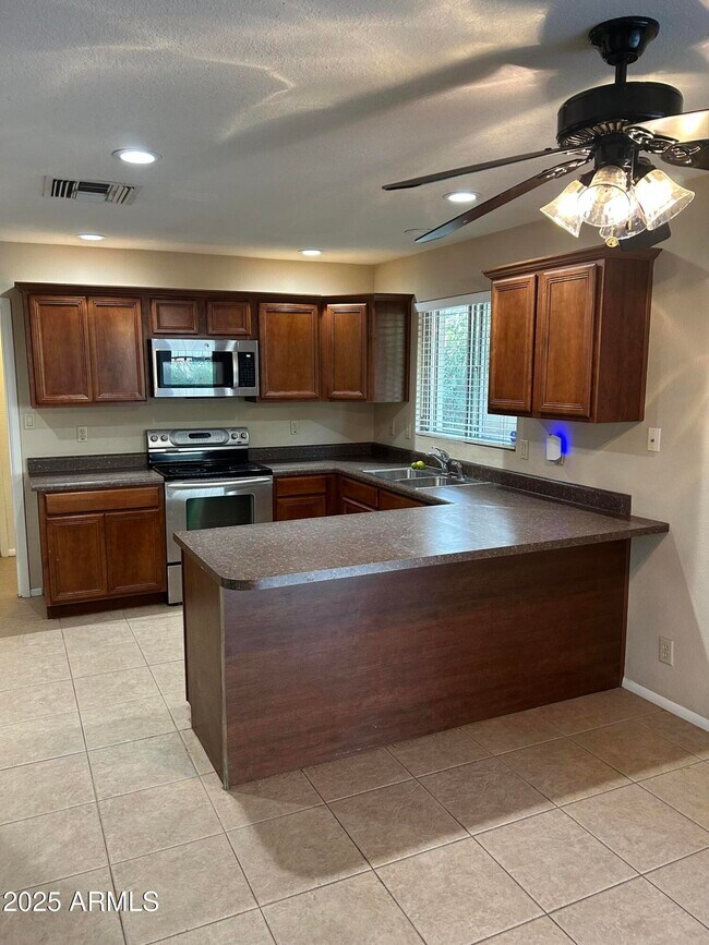 Foto del edificio - 6120 E Hobart St