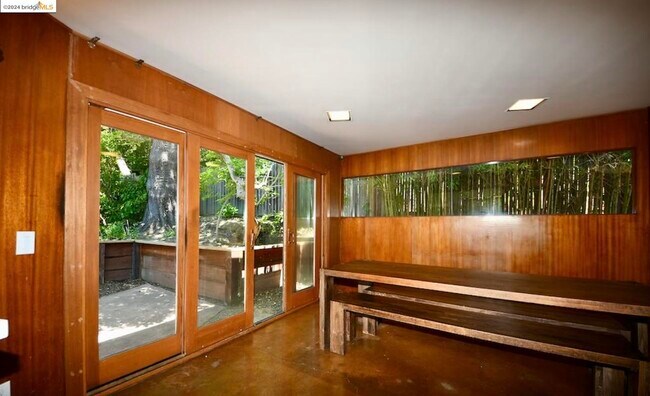 Building Photo - 25 Sunset Dr