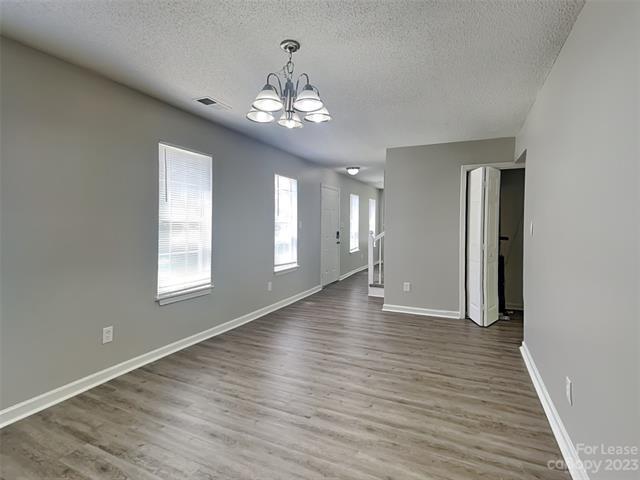 Foto del edificio - 1219 Santell Ln