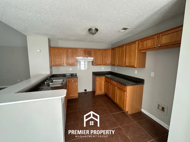 Foto del edificio - 7041 Ireland Dr