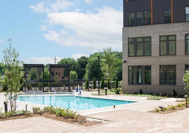 Foto del edificio - 4312 Yancey Rd