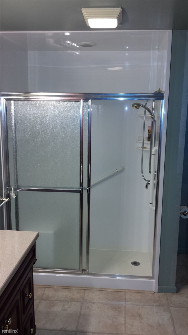 Foto del edificio - 4040 Greenleaf Cir