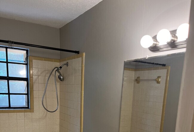 Full bath upstairs - 263 Robin Ln NW