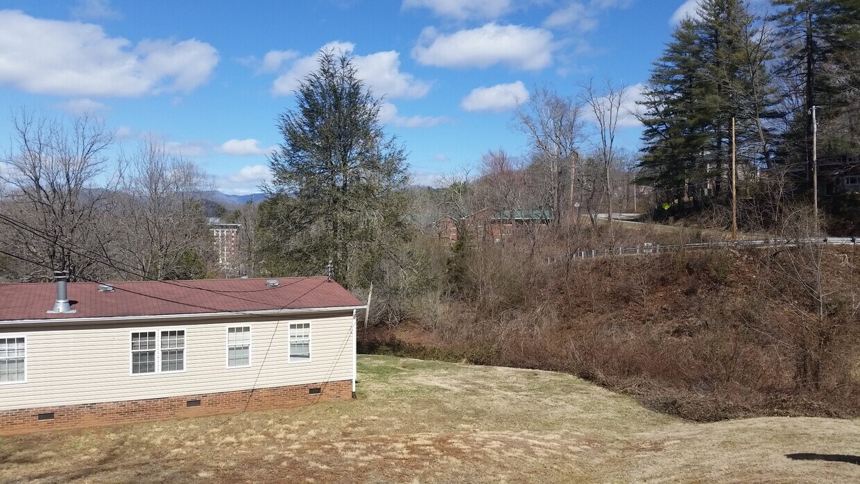 Foto del edificio - Easy Walking Distance To WCU Campus-All In...