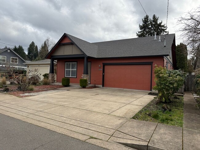 Building Photo - Beautiful 3 bedroom 2.5 bathroom house in a great neighborhood!