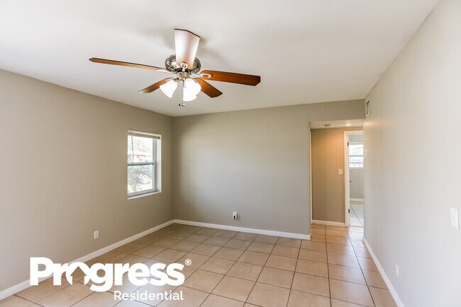 Foto del edificio - 1024 NW 12th St